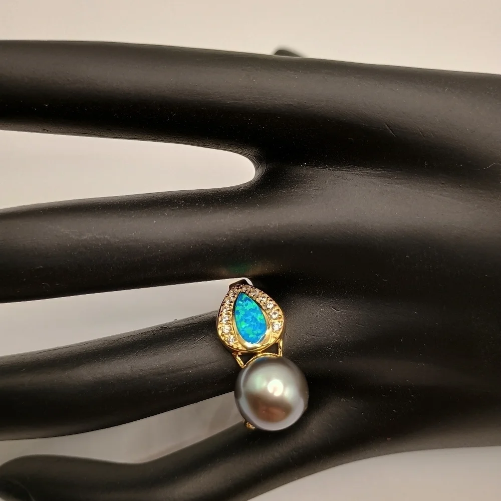 Elegant Gold and Black Pearl with Blue Iridescent accents Ring